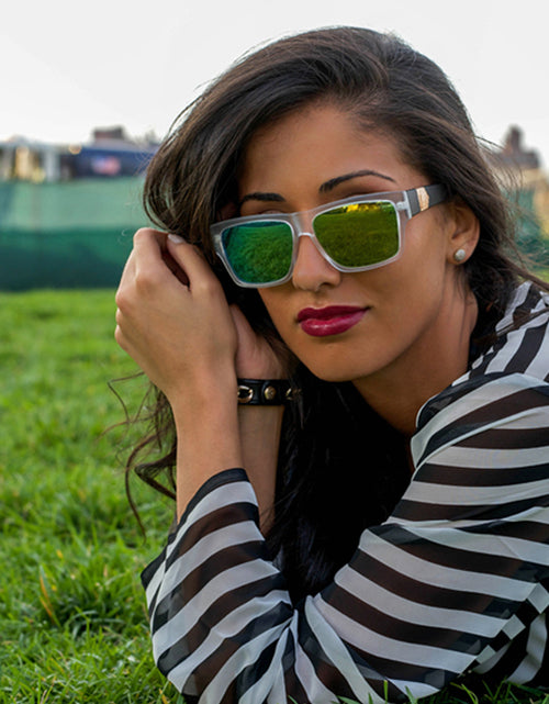 Load image into Gallery viewer, Jase New York Carter Sunglasses in Frost